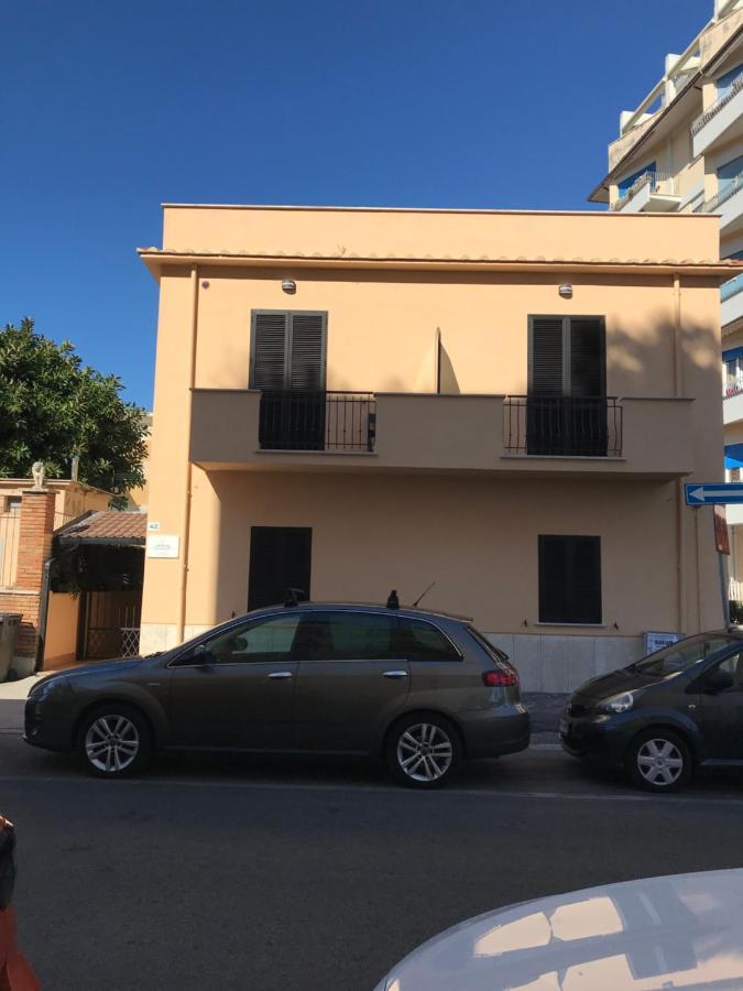 B E B Riviera Di Levante Terracina Εξωτερικό φωτογραφία